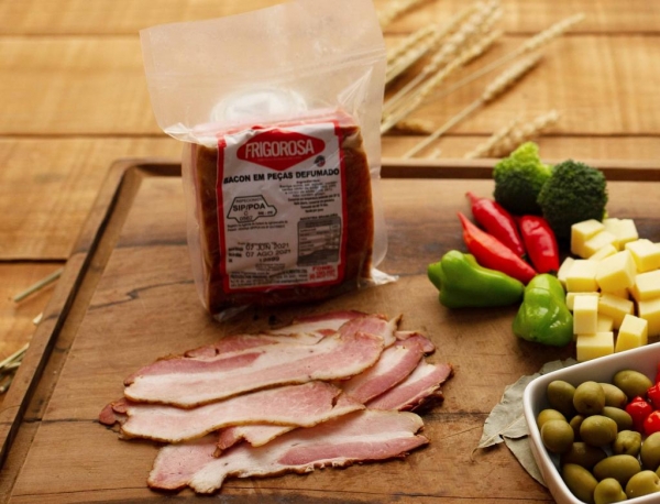 BACON  EM PEÇAS DEFUMADO EMBALADO